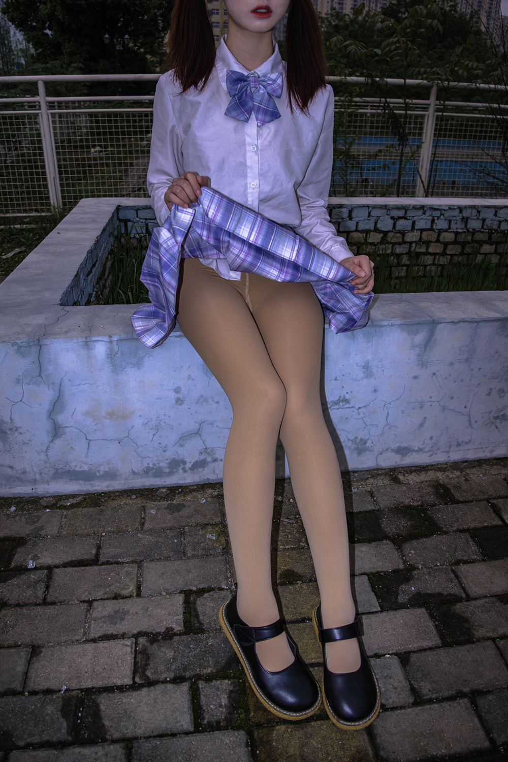 森萝财团 月下-01 小夜 双马尾JK肉丝 300D 真空 [76P-988MB]