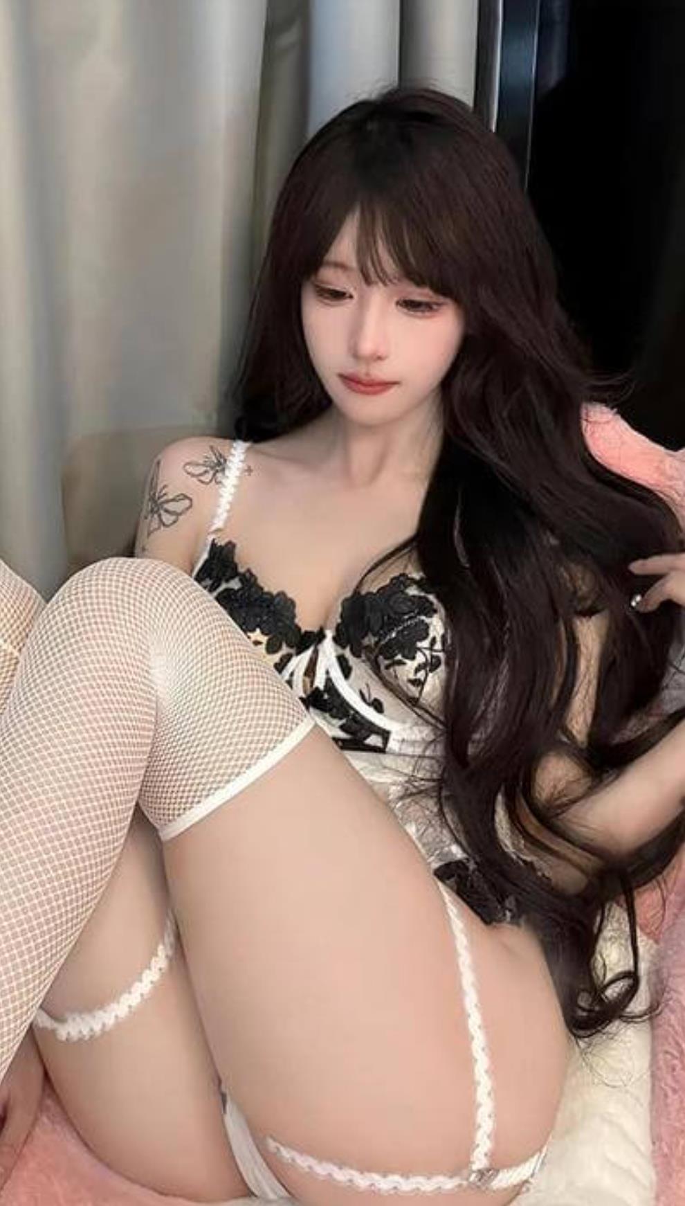 超蓝布罗莉 秘糖基地超短热裤辣妹全套最近写真合集下载